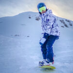 A snowboarder